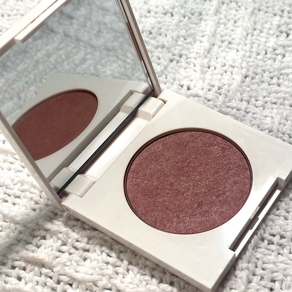 NWOT only swatched Clinique Blushing Blush Powder in shade Smoldering Plum